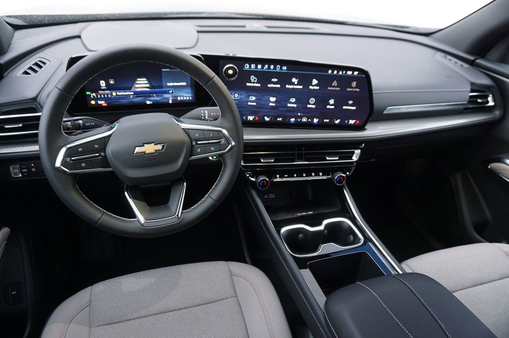Used 2025 Chevrolet Traverse LT w/ Driver Confidence Package FWD image 13