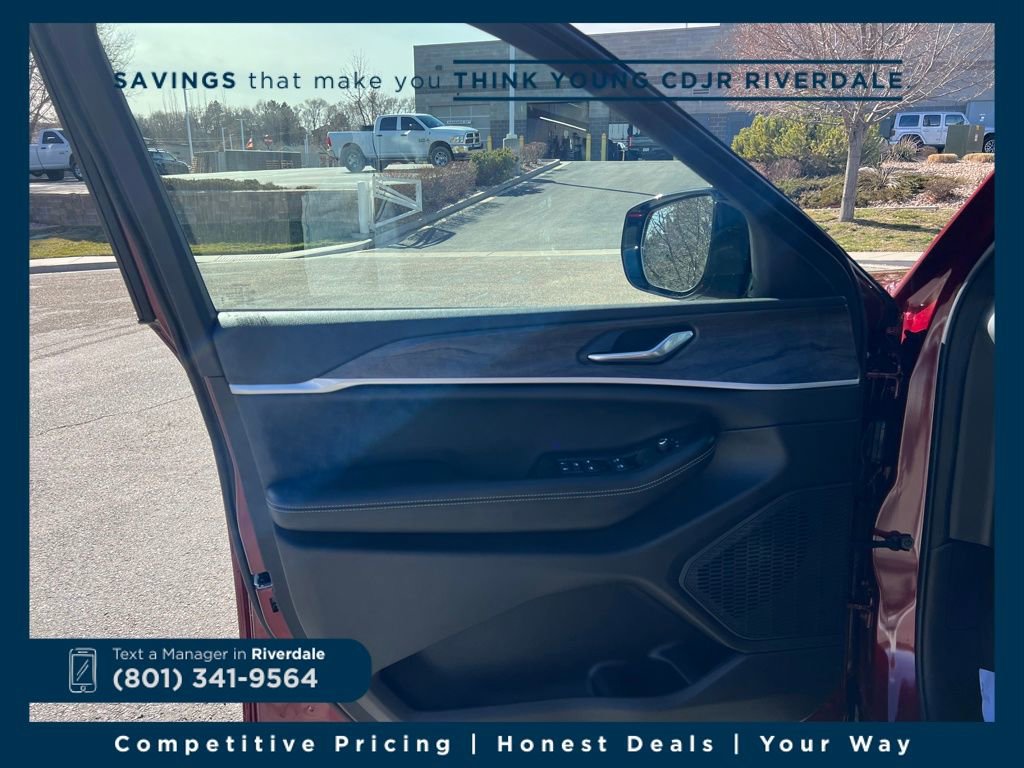 New 2026 Jeep Grand Cherokee Altitude image 10