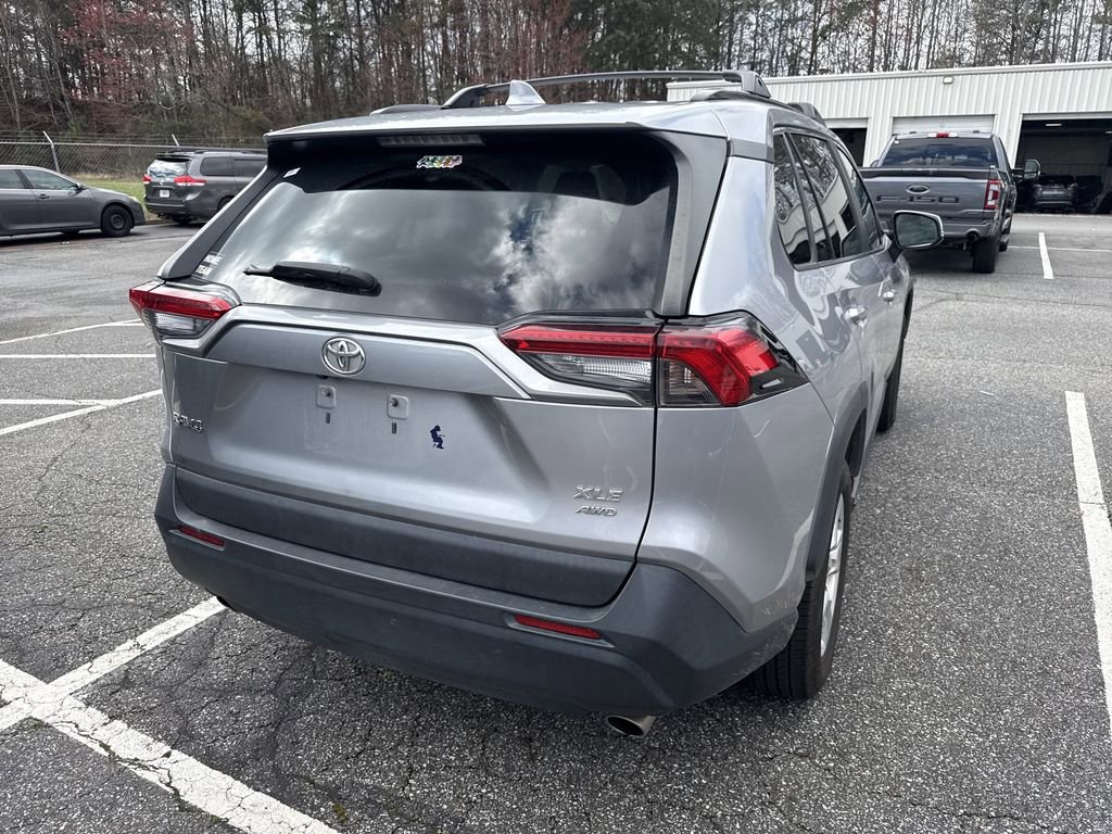 Used 2020 Toyota RAV4 XLE image 18