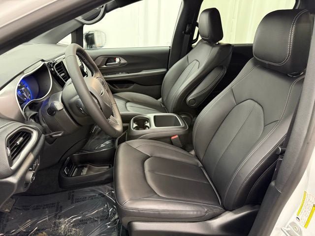 New 2026 Chrysler Pacifica Select AWD/4WD image 5