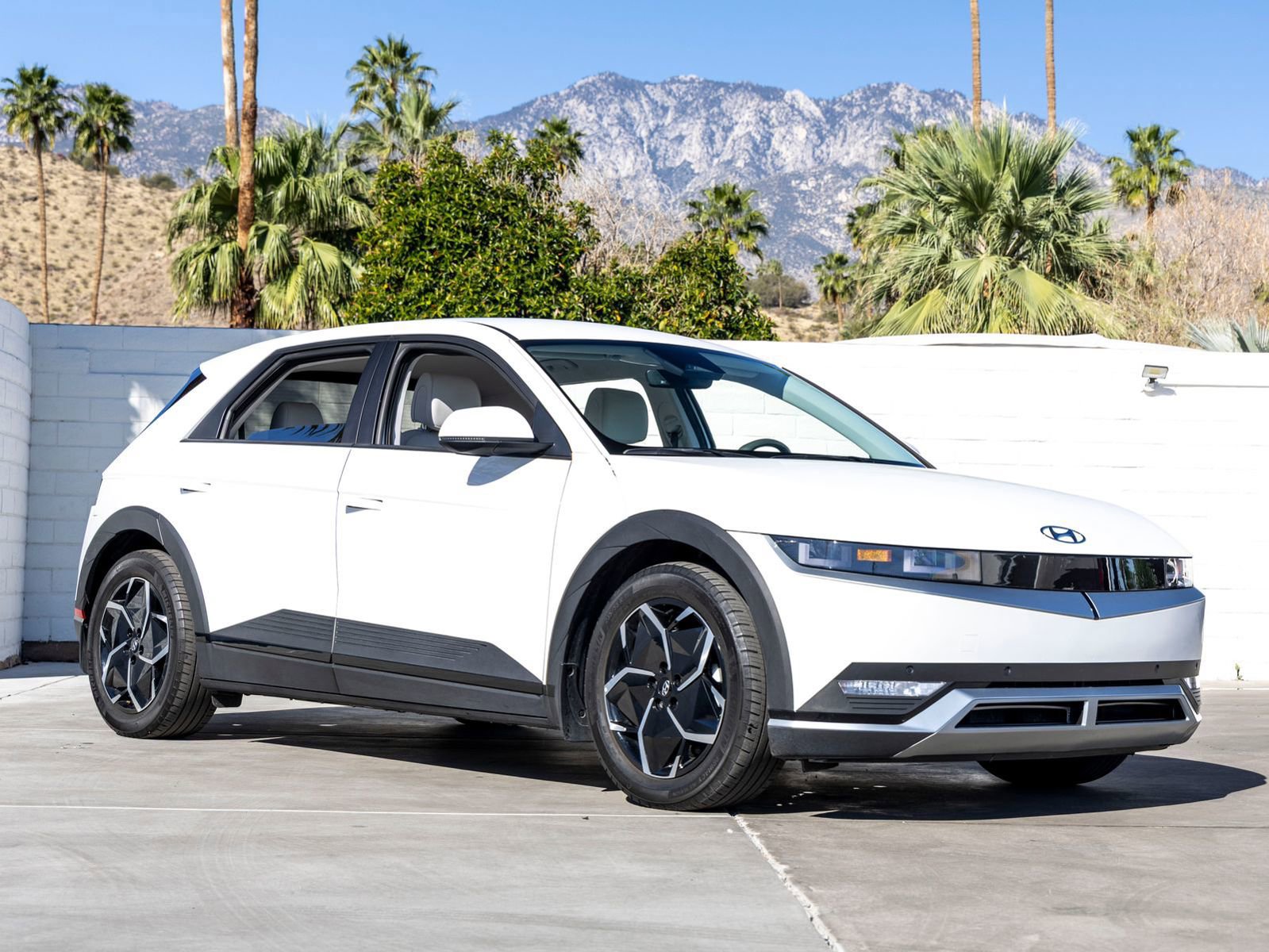 Used 2023 Hyundai Ioniq 5 SEL image 2