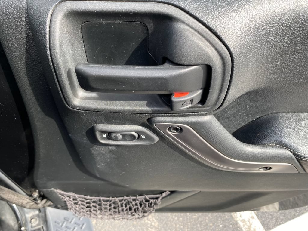 Used 2018 Jeep Wrangler Unlimited Sahara AWD/4WD image 10