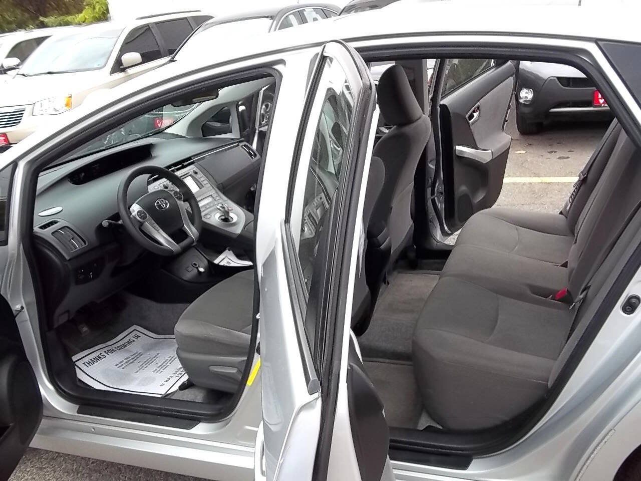 Used 2014 Toyota Prius Three w/ Solar Roof Package FWD image 6