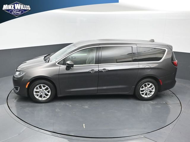 Used 2020 Chrysler Pacifica Touring w/ Advanced Safetytec Group FWD image 12