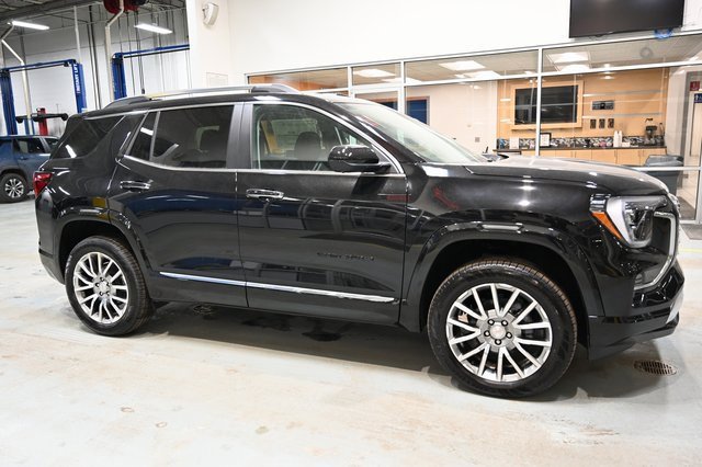 New 2026 GMC Terrain Denali w/ LPO, Black Badging Package image 4