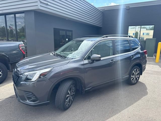 Used 2023 Subaru Forester Limited AWD/4WD image 4