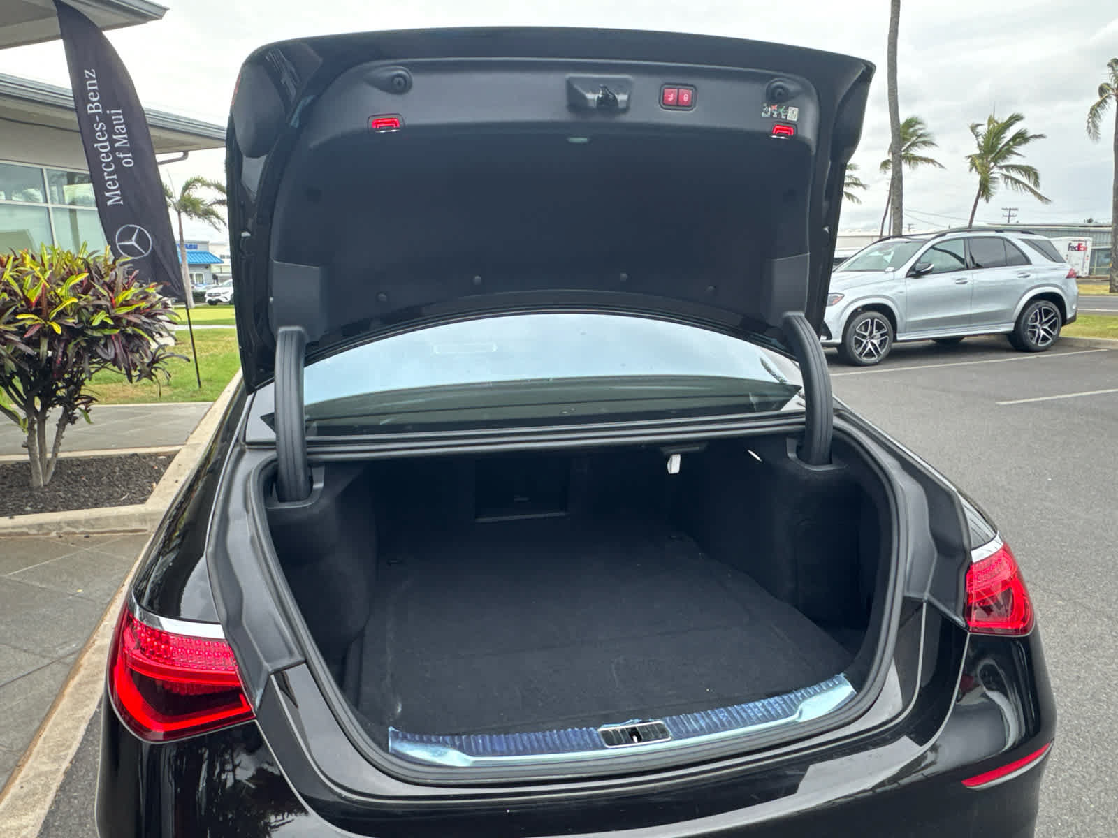 Used 2023 Mercedes-Benz S 580e 4MATIC Sedan image 6