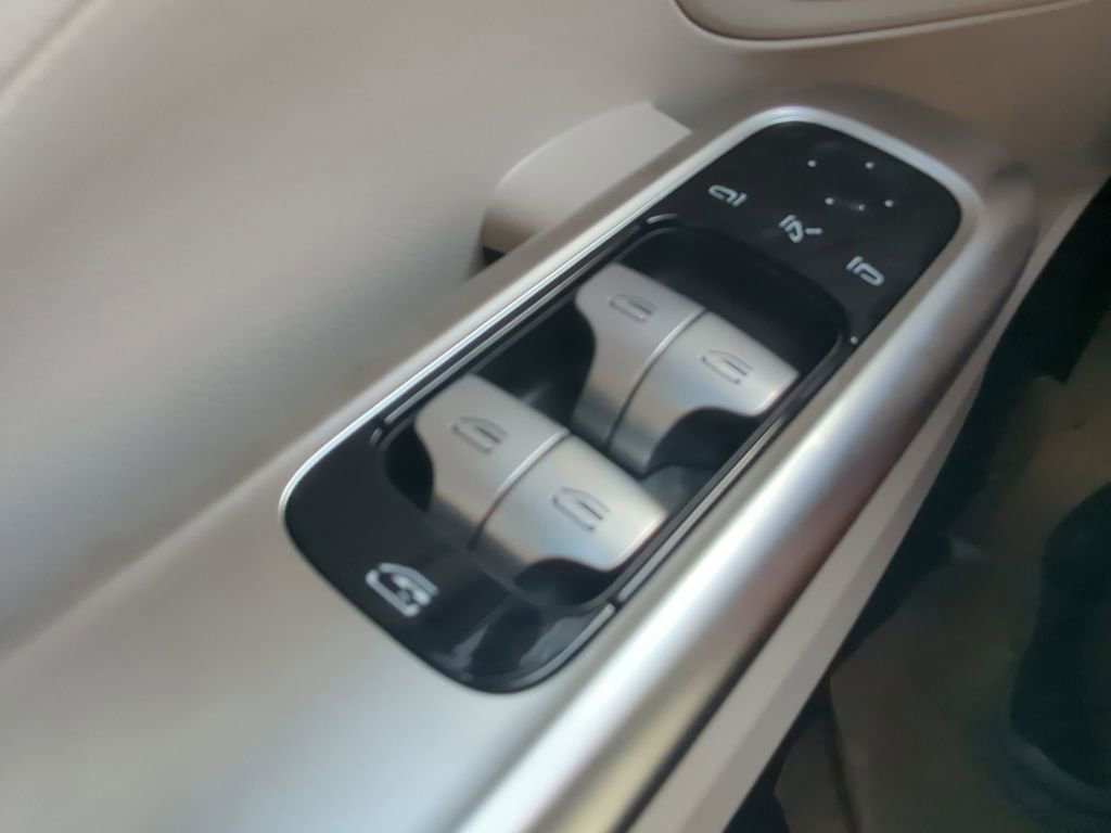 New 2025 Mercedes-Benz C 300 Sedan image 10