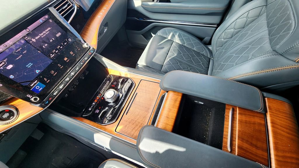 Used 2024 Jeep Grand Wagoneer L Series III w/ Rear Seat Video Group 1 AWD/4WD image 43