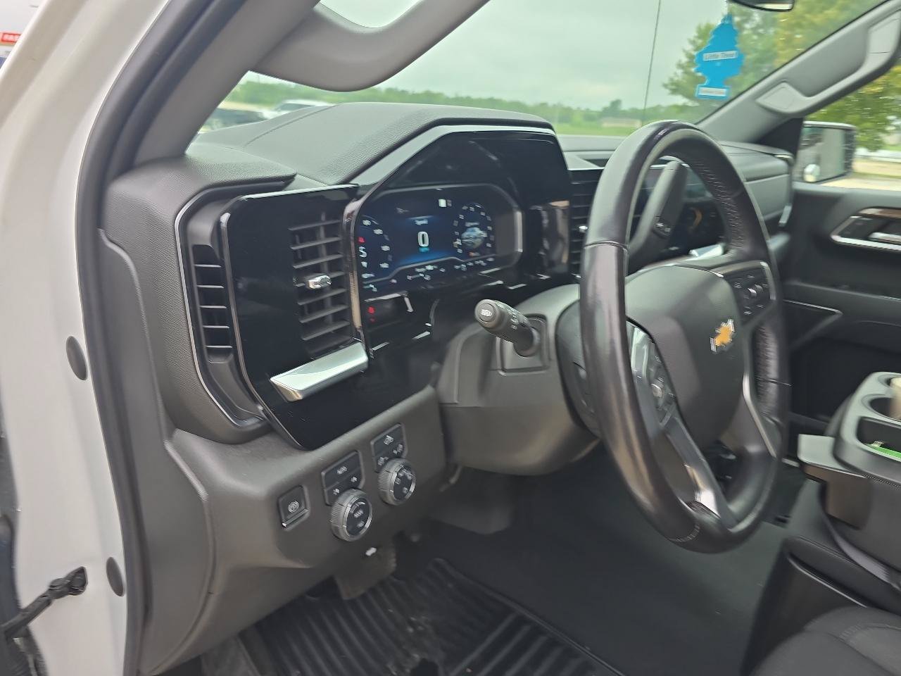 Used 2023 Chevrolet Silverado 1500 LT AWD/4WD image 20