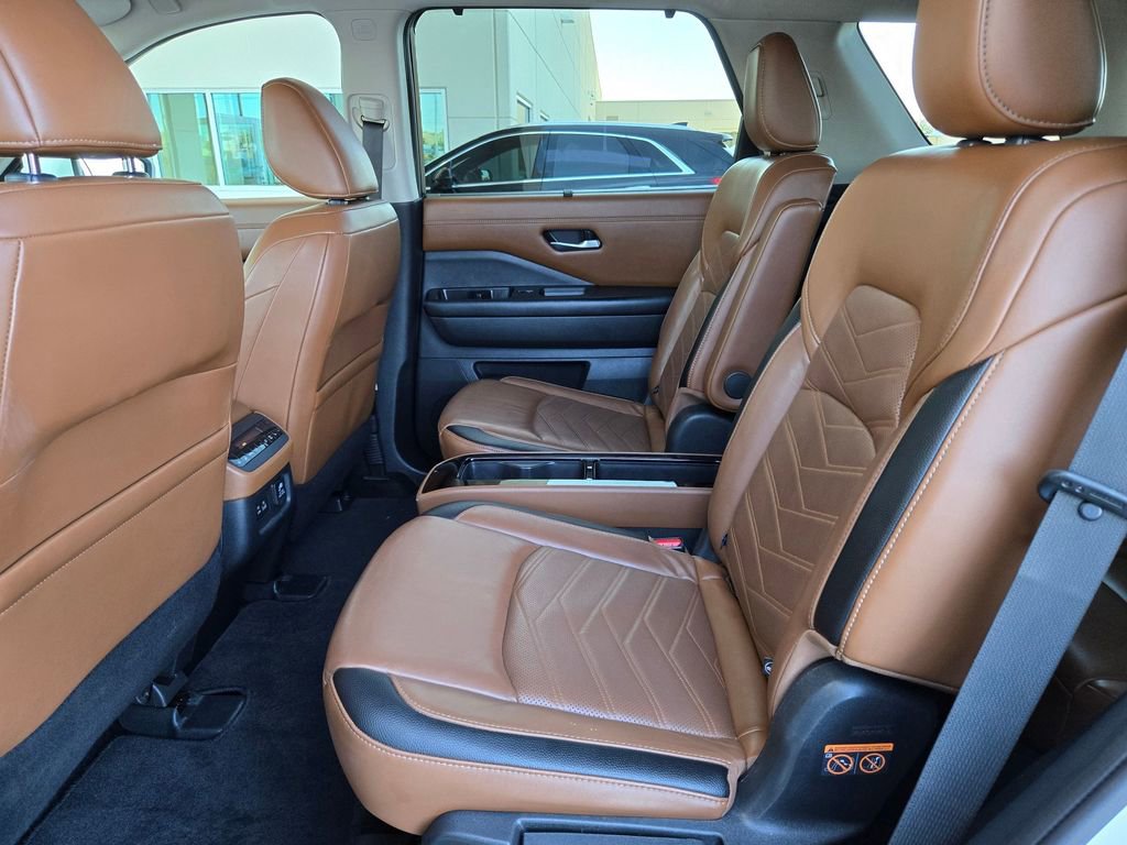 Used 2022 Nissan Pathfinder Platinum w/ Cargo Package image 15