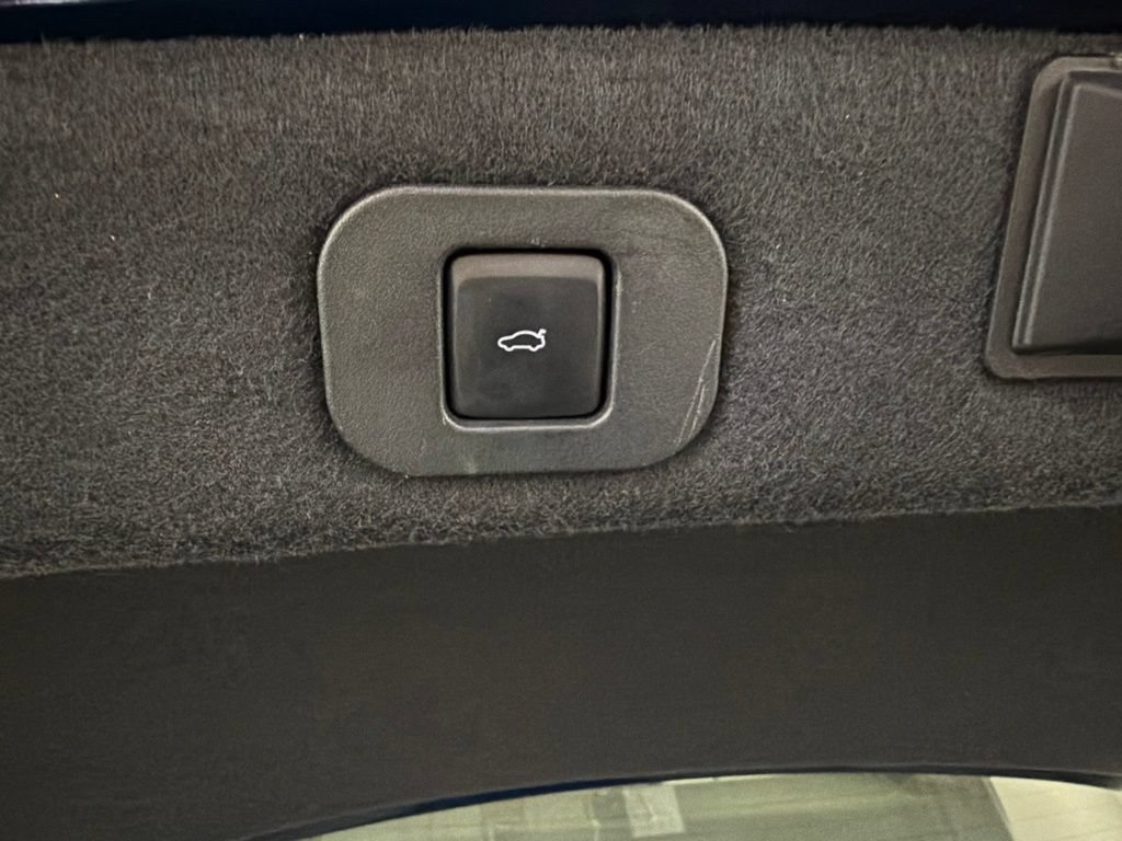 Used 2018 Lincoln Continental Reserve AWD/4WD image 37