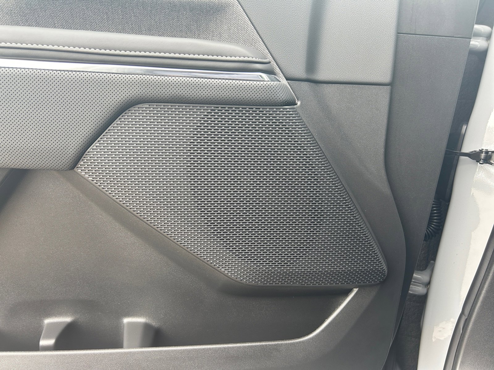 New 2026 GMC Sierra EV Elevation w/ LPO, Elevation Dark Package image 25