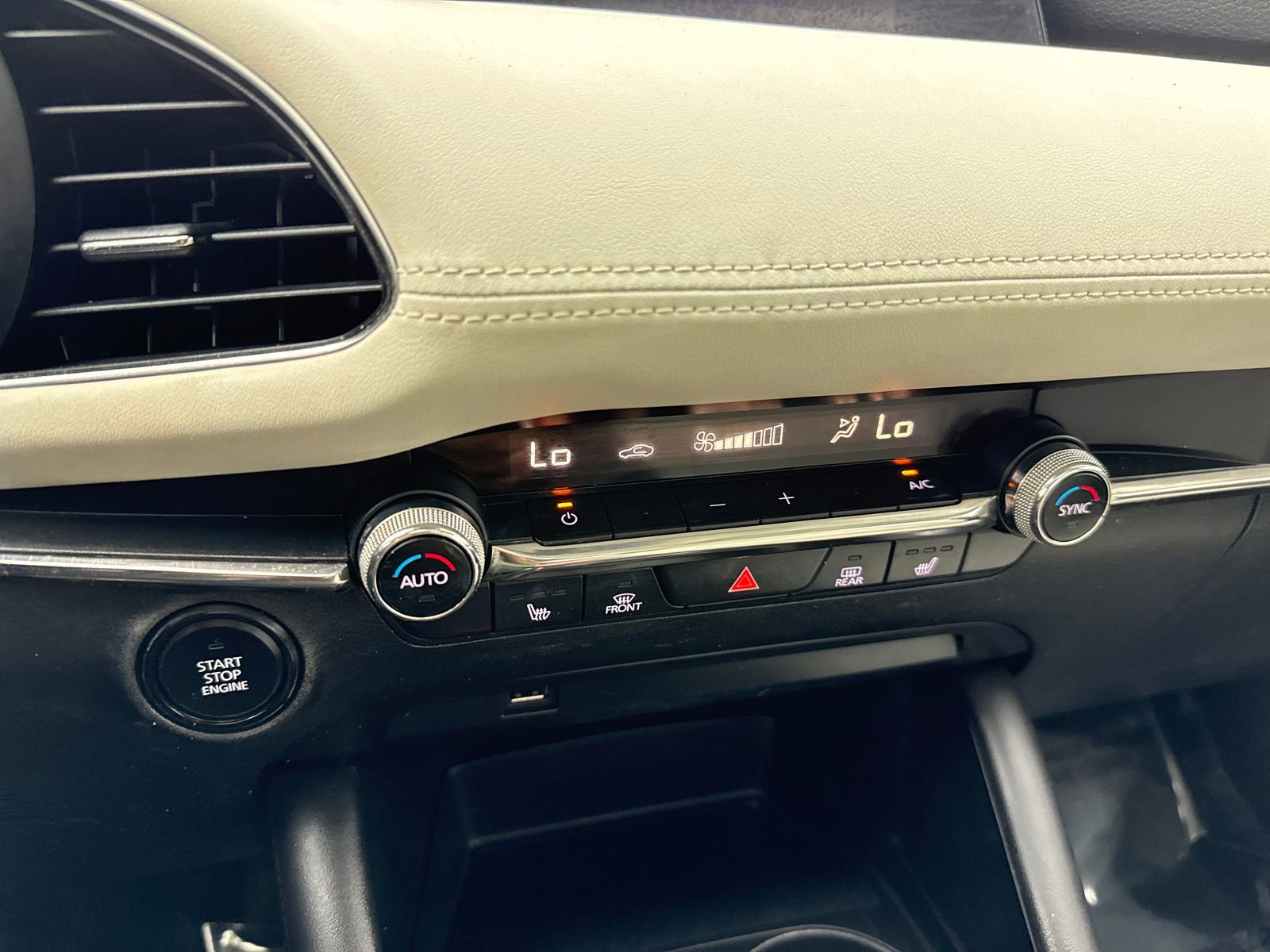 Used 2020 MAZDA MAZDA3 AWD Sedan w/ Premium Package image 28