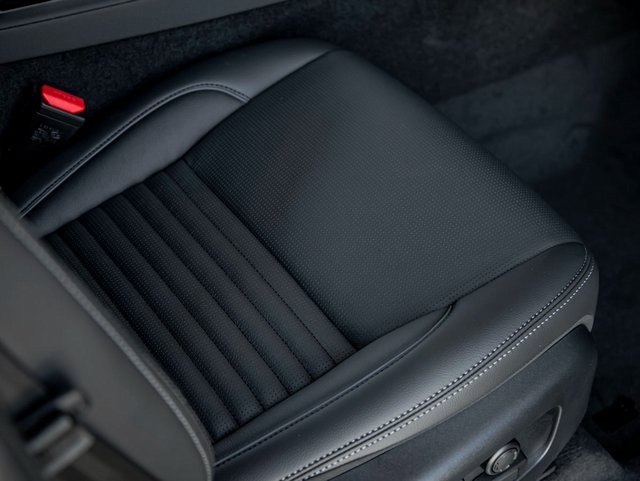 Used 2024 Land Rover Discovery Sport Dynamic SE image 28