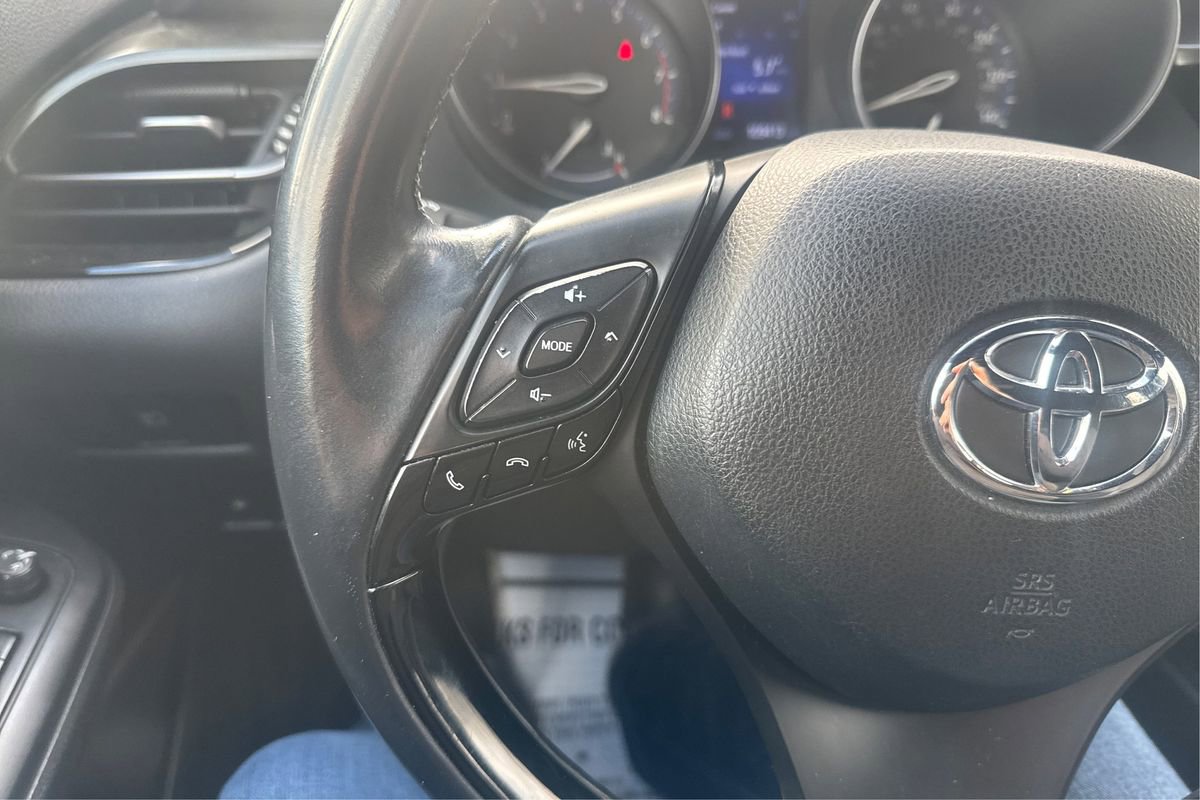 Used 2018 Toyota C-HR XLE image 27