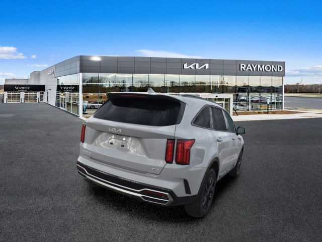 Certified 2023 Kia Sorento SX AWD/4WD image 4