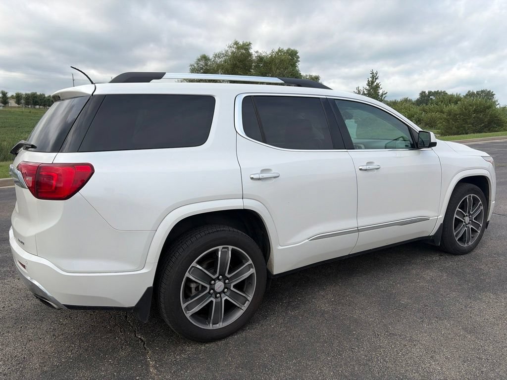 Used 2018 GMC Acadia Denali AWD/4WD image 4