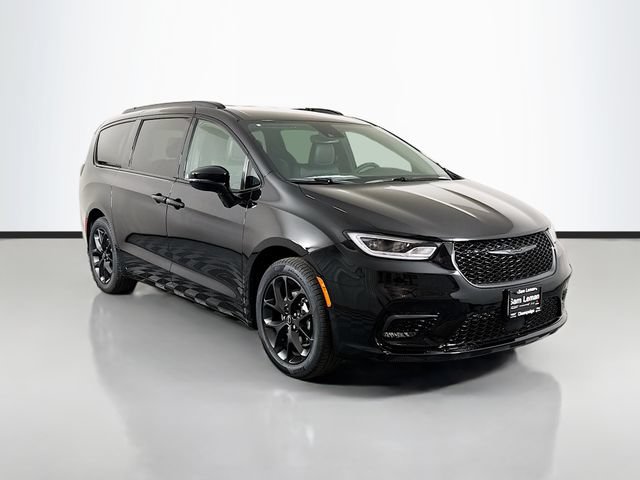 New 2026 Chrysler Pacifica Select w/ S Appearance Package FWD image 1