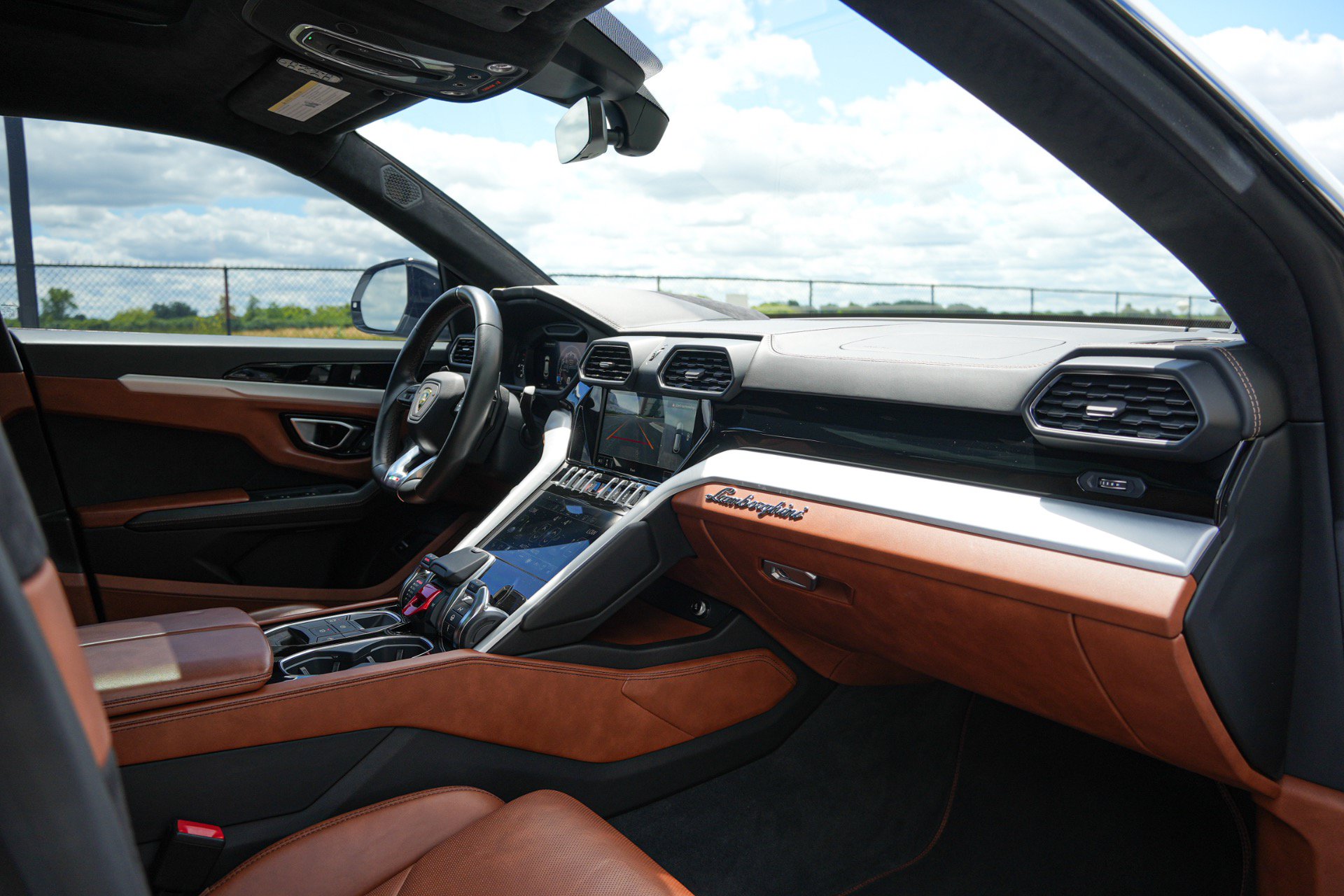 Used 2020 Lamborghini Urus AWD/4WD image 27