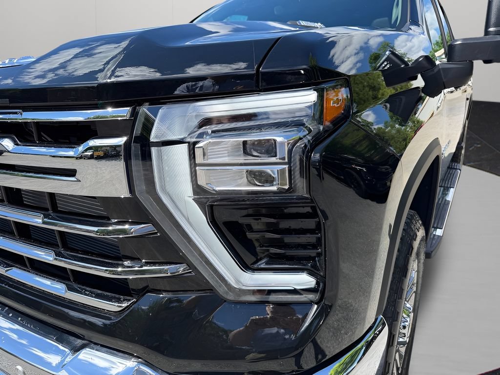 New 2026 Chevrolet Silverado 2500 LTZ w/ LTZ Premium Package AWD/4WD image 13