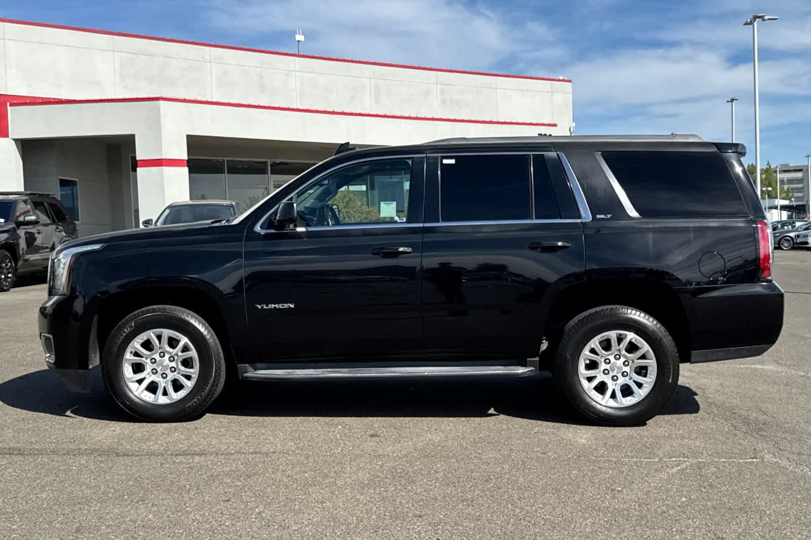 Used 2016 GMC Yukon SLT RWD image 9