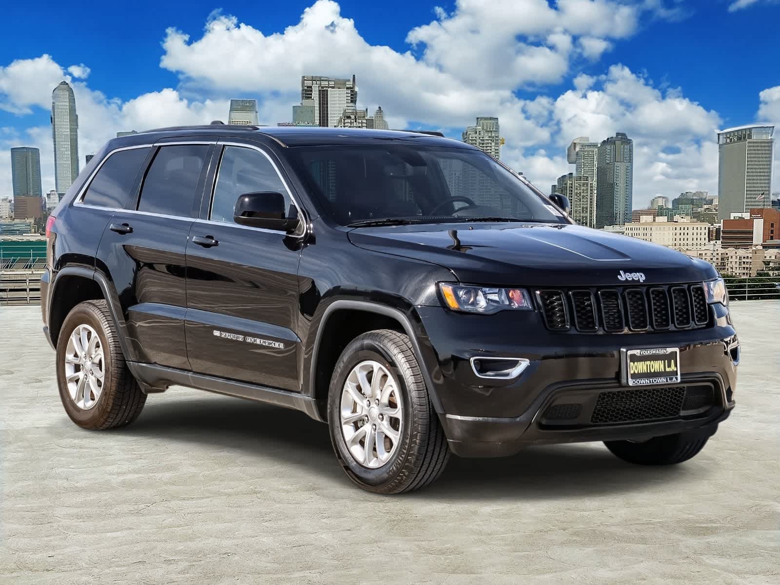 Used 2022 Jeep Grand Cherokee Laredo X AWD/4WD image 3