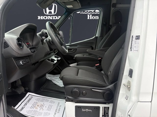 Used 2024 Mercedes-Benz Sprinter 2500 image 9