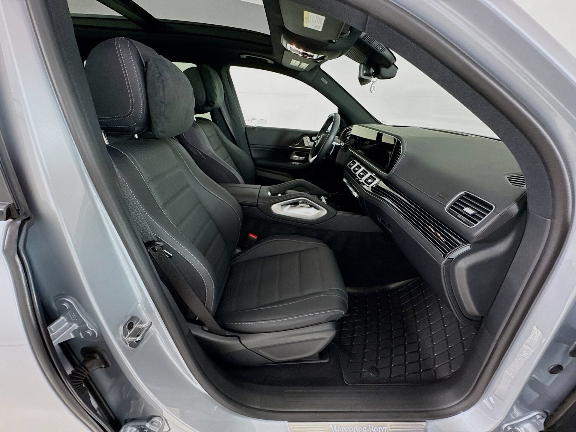 Used 2026 Mercedes-Benz GLS 580 4MATIC image 32