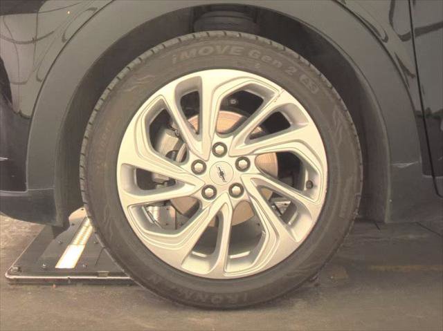 Used 2023 Chevrolet Bolt EUV LT image 24