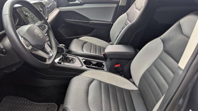 Used 2022 Volkswagen Taos SEL w/ Panoramic Sunroof Package image 17
