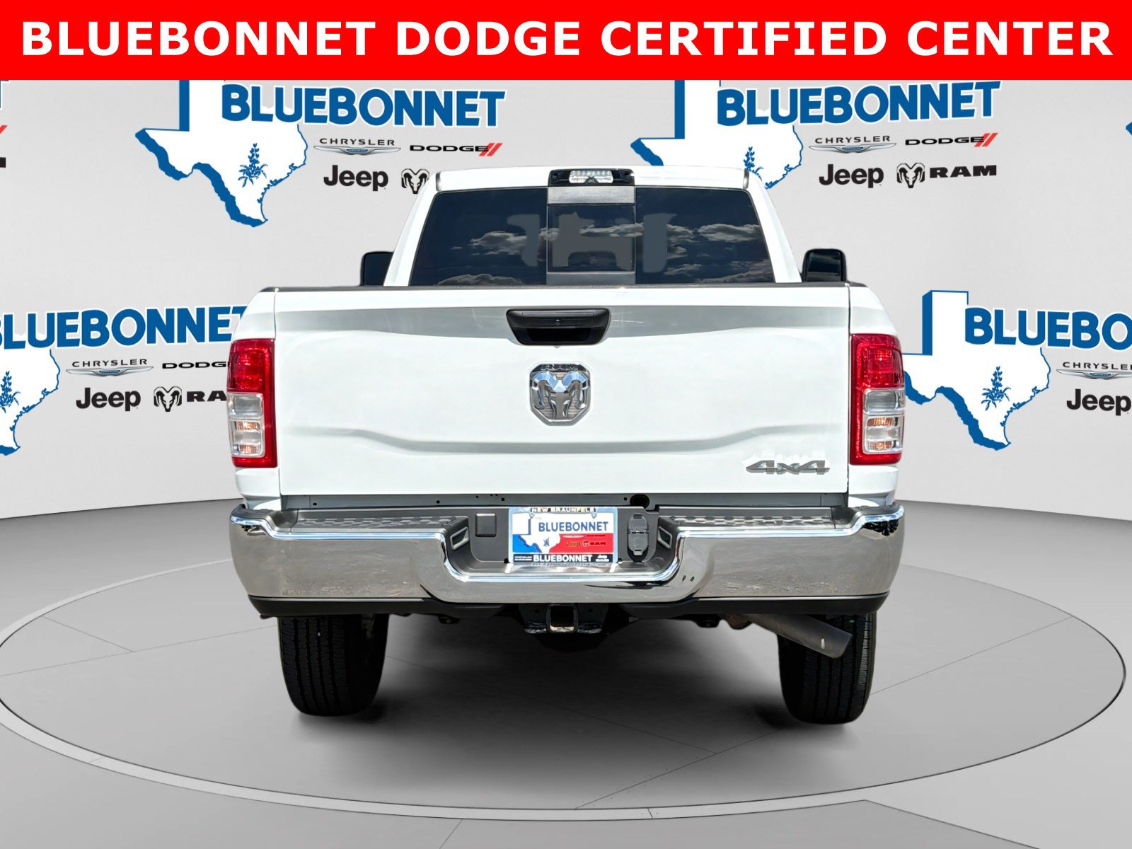 Used 2024 RAM 2500 Tradesman w/ Chrome Appearance Group AWD/4WD image 6