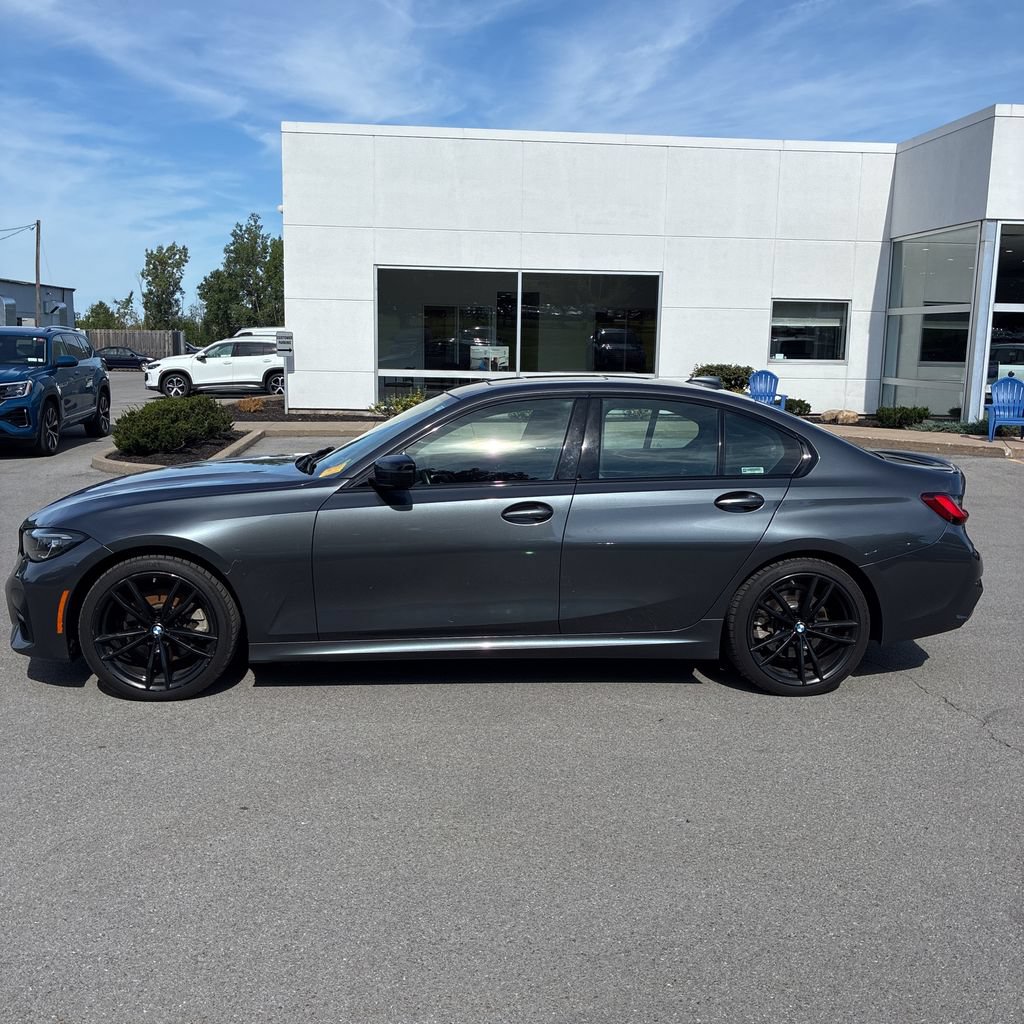 Used 2022 BMW 330i xDrive Sedan w/ M Sport Package AWD/4WD image 2