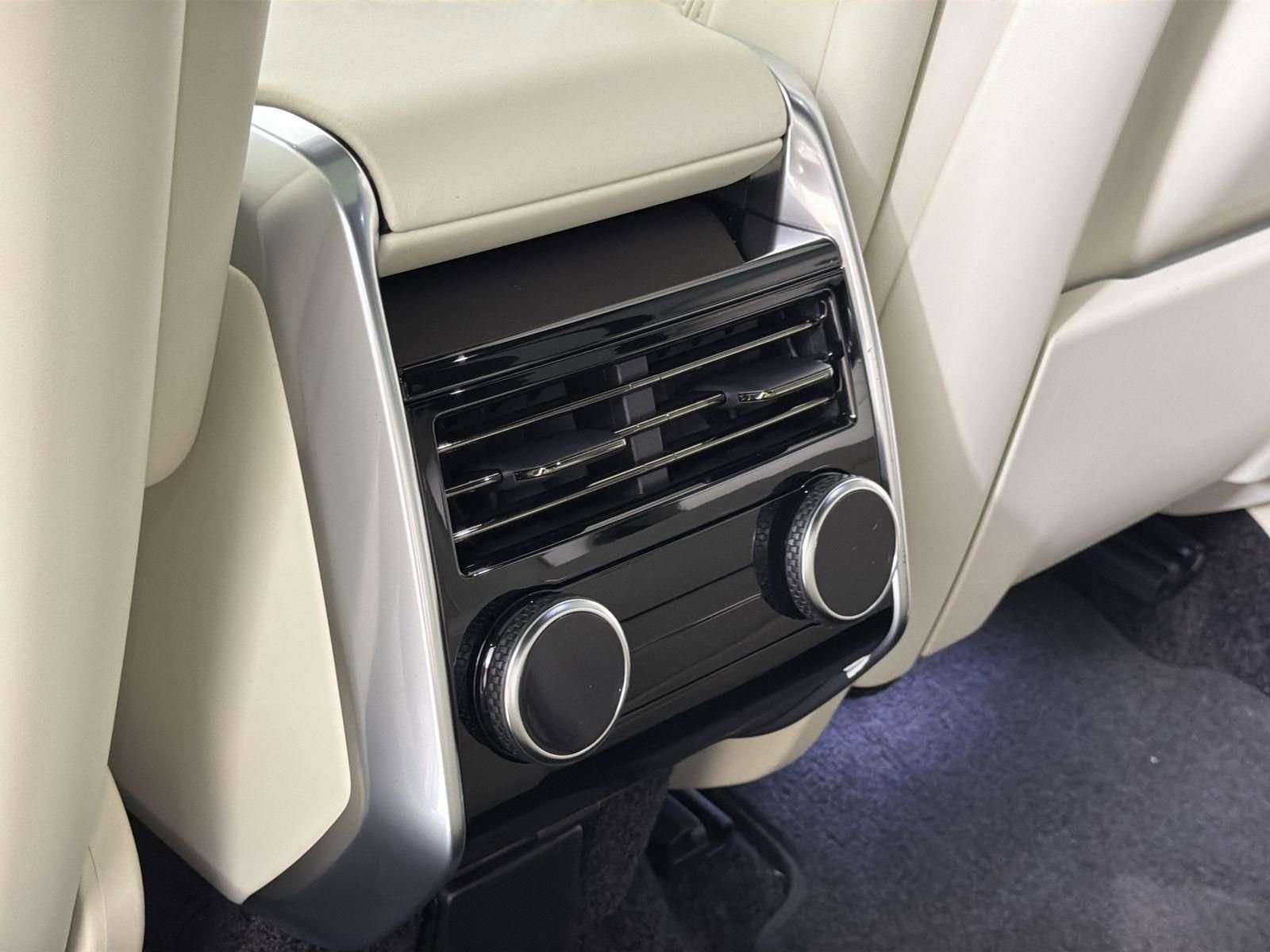 New 2026 Land Rover Range Rover Long Wheelbase SE image 27