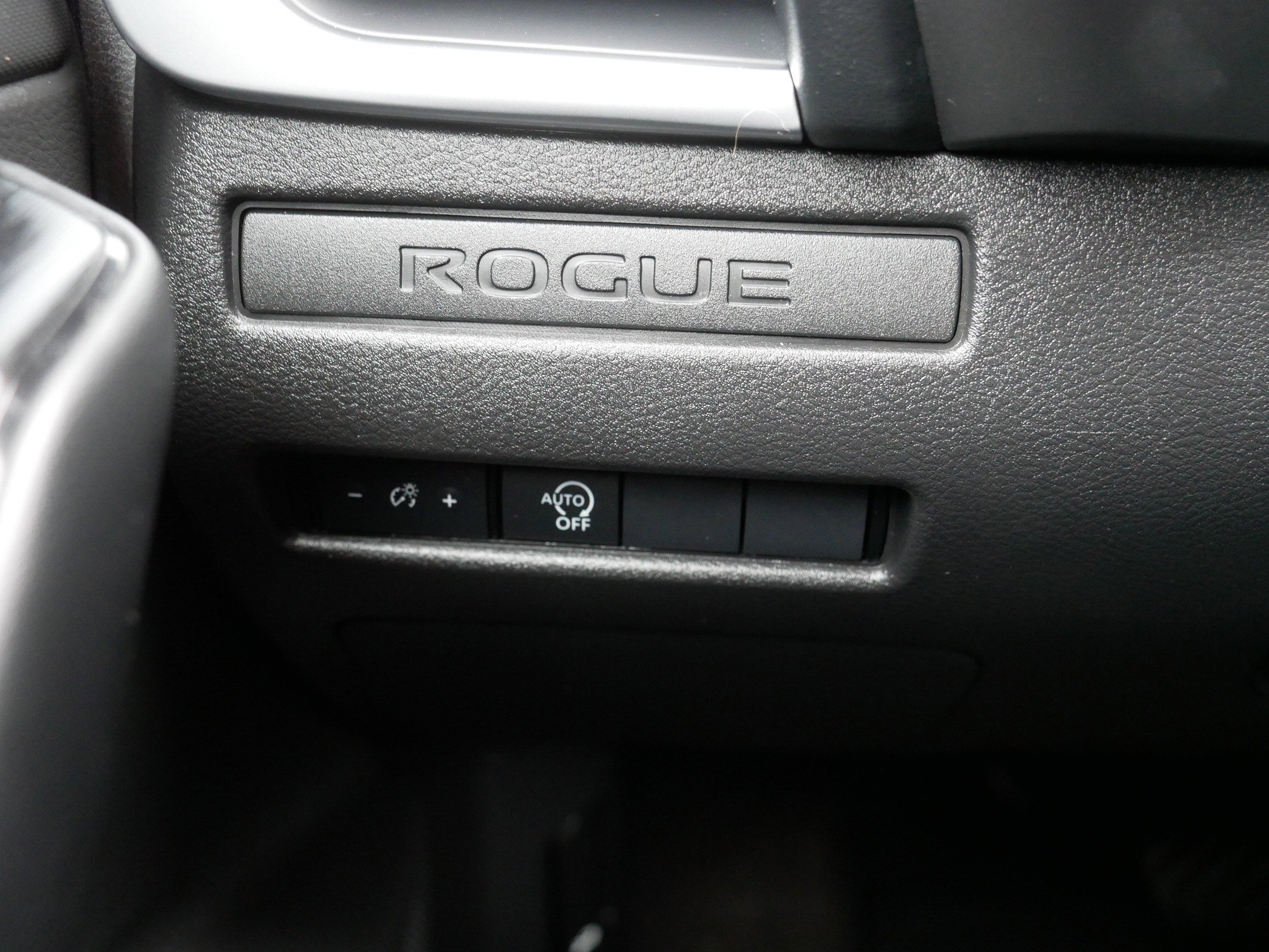 Used 2024 Nissan Rogue S image 26