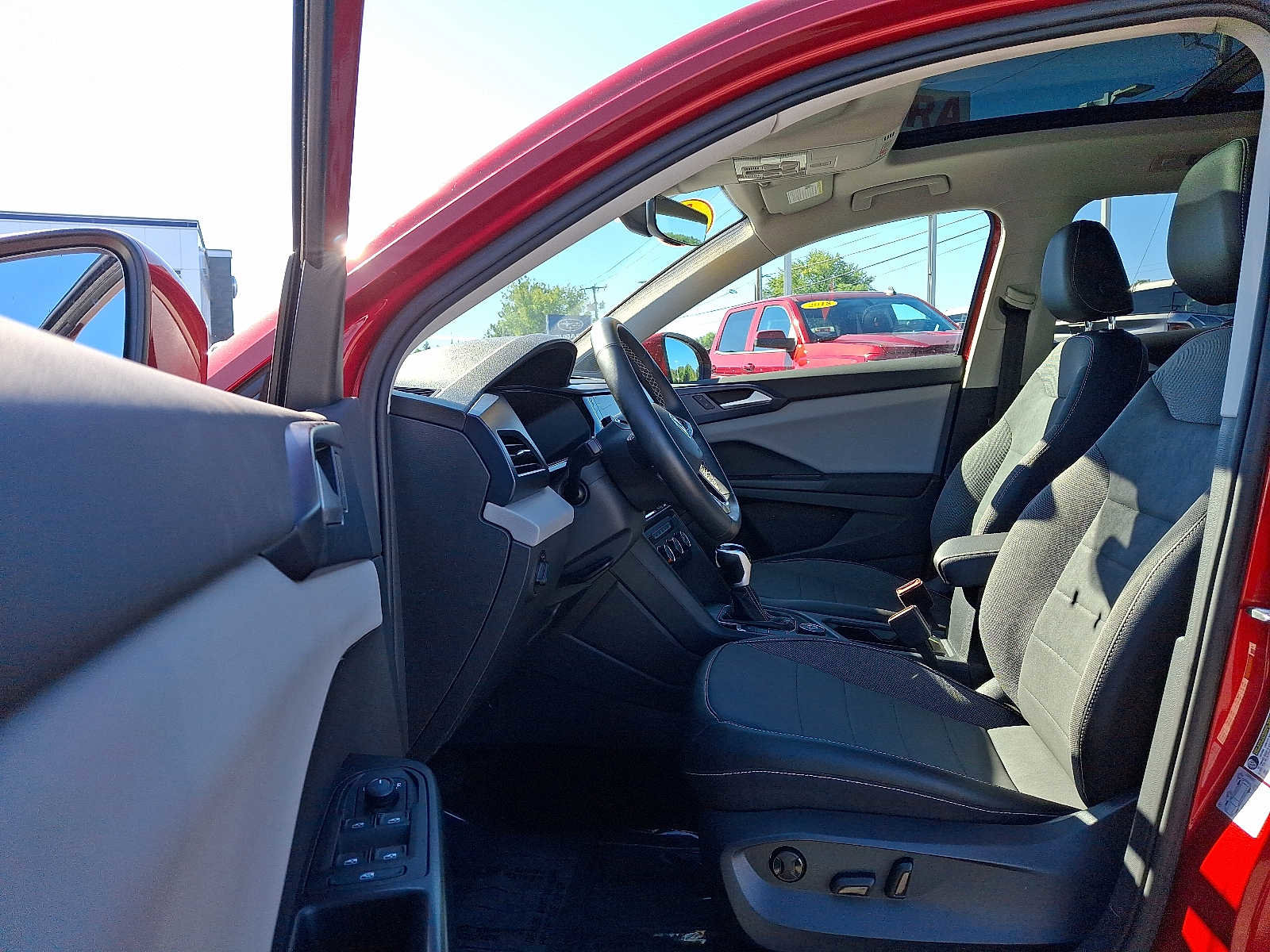 Used 2022 Volkswagen Taos SE image 14