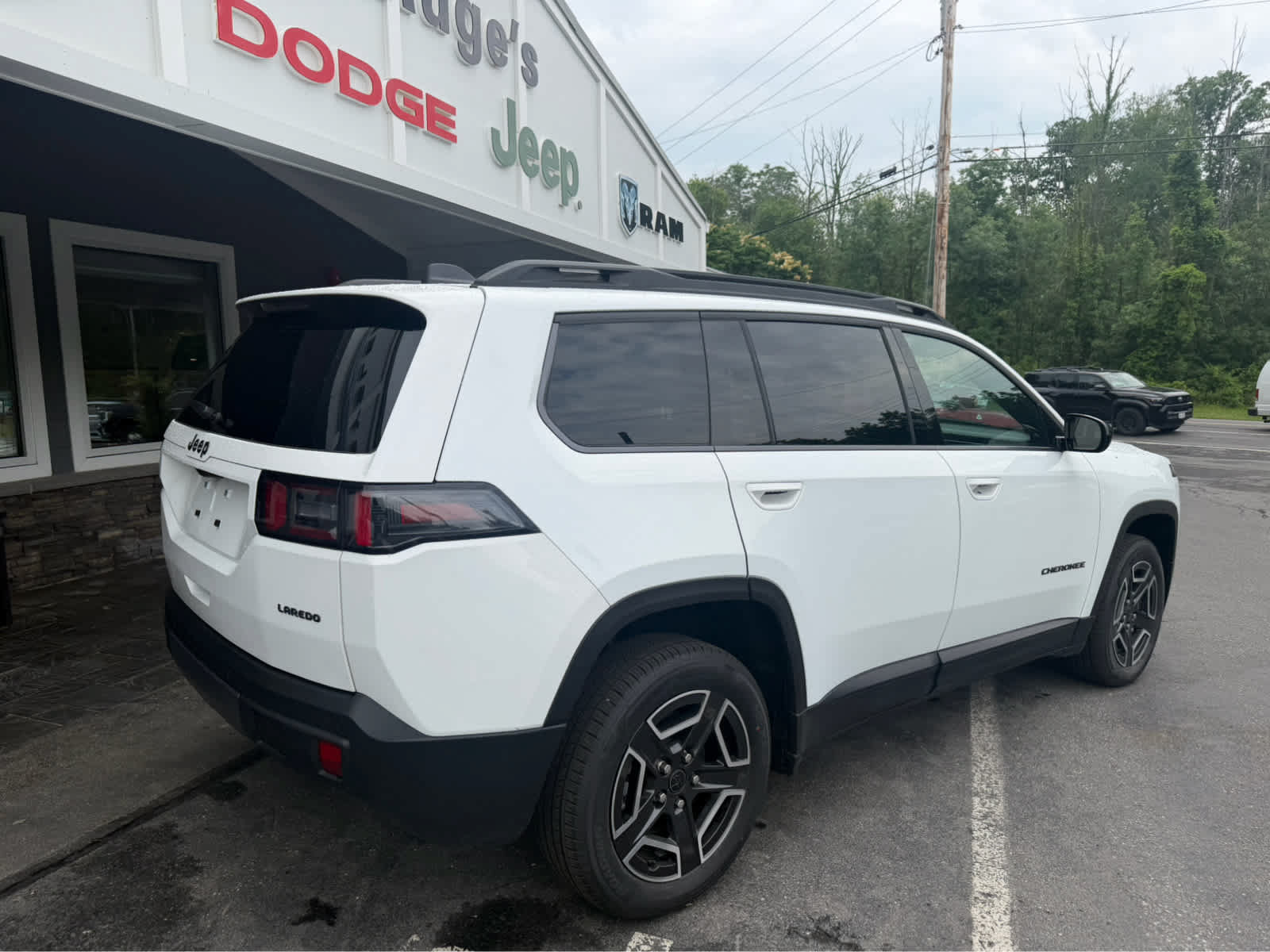 New 2026 Jeep Cherokee Laredo AWD/4WD image 5