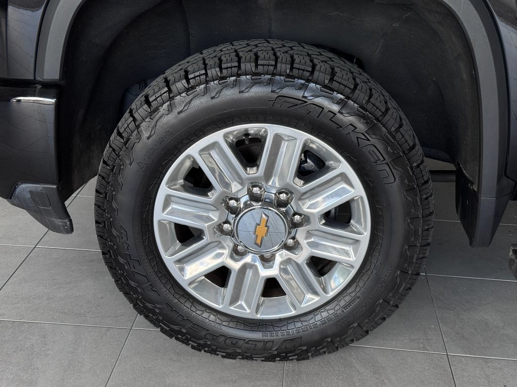 Certified 2025 Chevrolet Silverado 2500 High Country w/ Technology Package AWD/4WD image 4