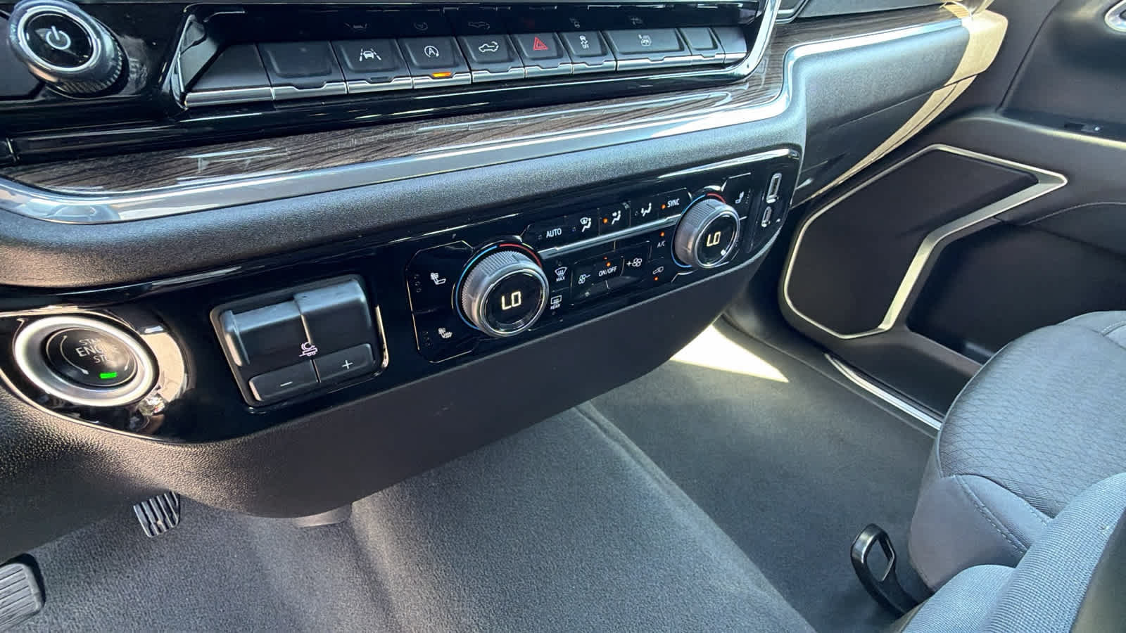 Used 2025 Chevrolet Silverado 1500 LT RWD image 14