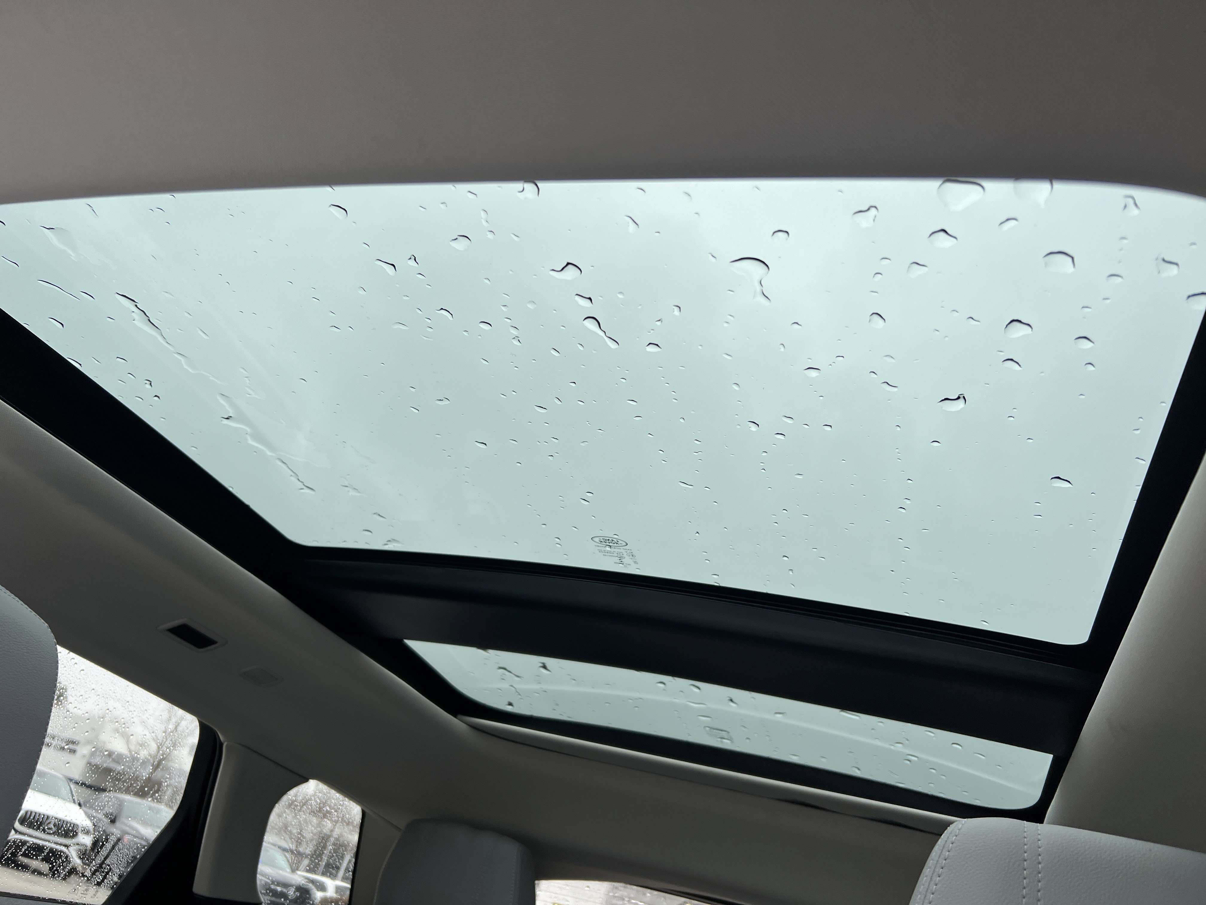 Used 2020 Land Rover Range Rover Evoque SE image 28