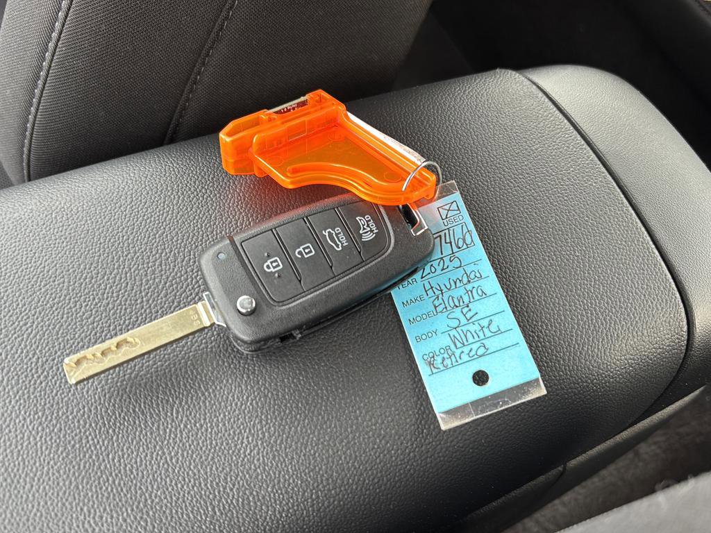 Certified 2025 Hyundai Elantra SE image 43