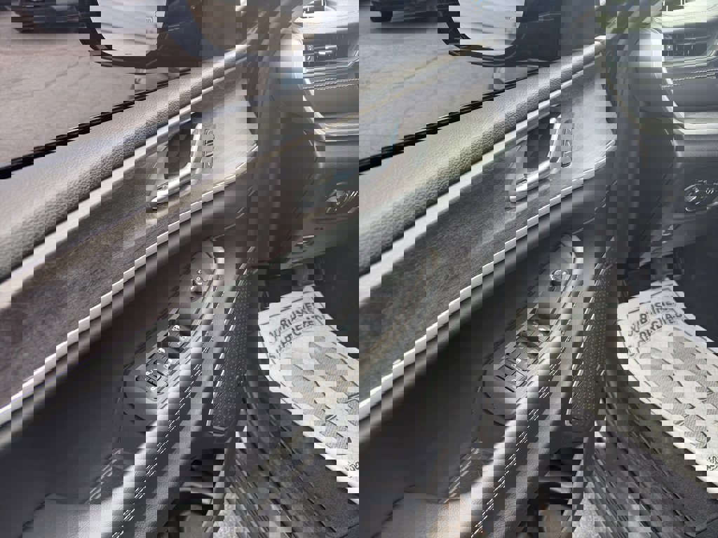 Used 2022 Jeep Grand Cherokee L Limited AWD/4WD image 9