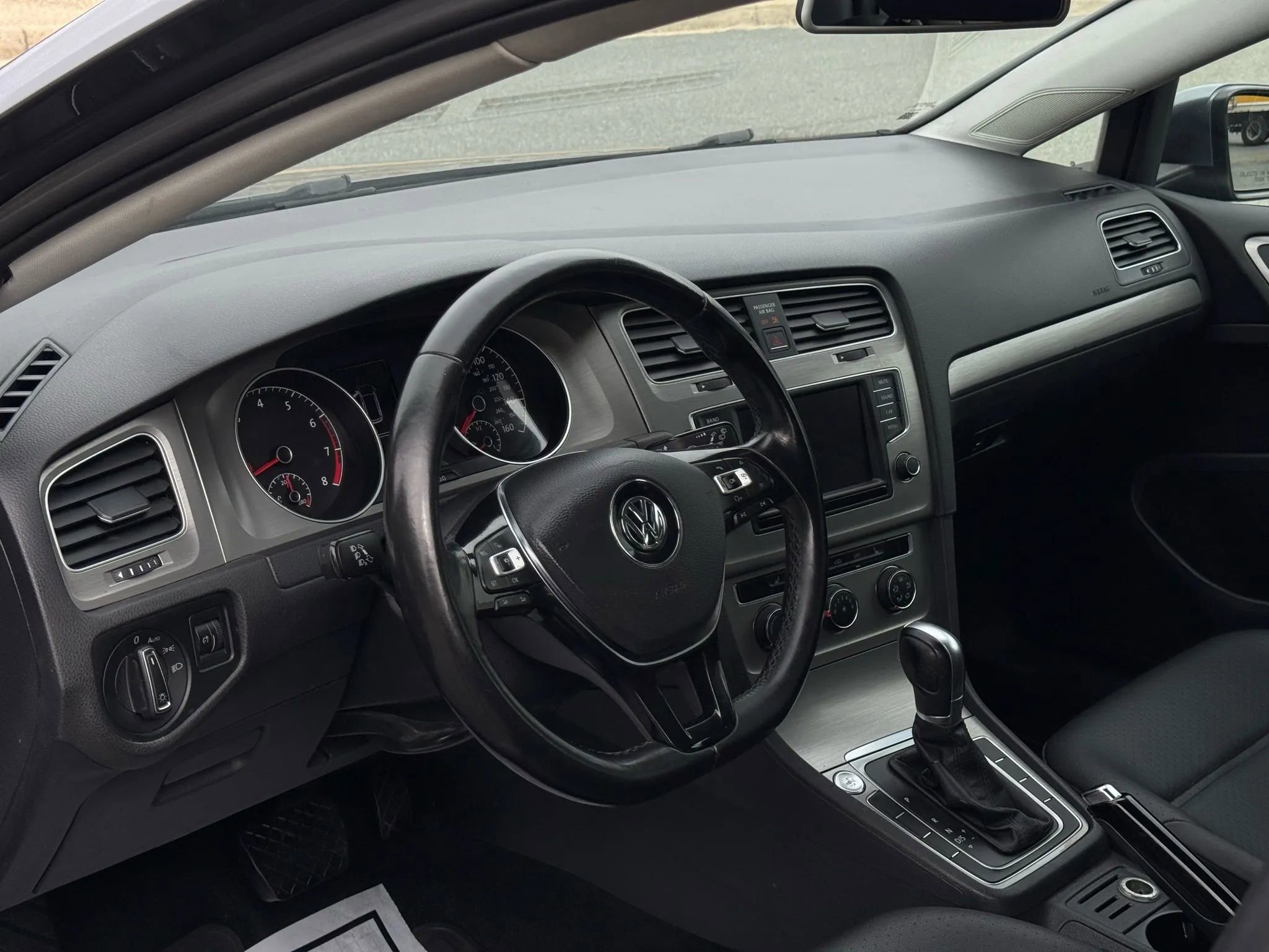 Used 2016 Volkswagen Golf Limited Edition image 21