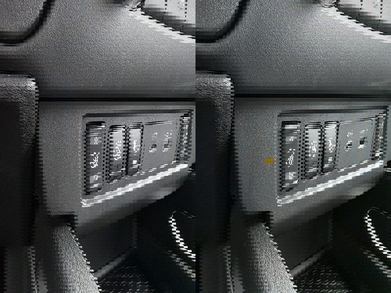 Used 2024 Nissan Frontier SV w/ Technology Package image 21