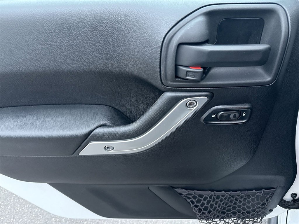 Used 2015 Jeep Wrangler Rubicon w/ Power Convenience Group image 15