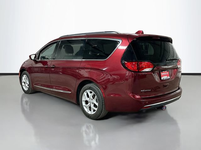 Used 2017 Chrysler Pacifica Touring-L image 8