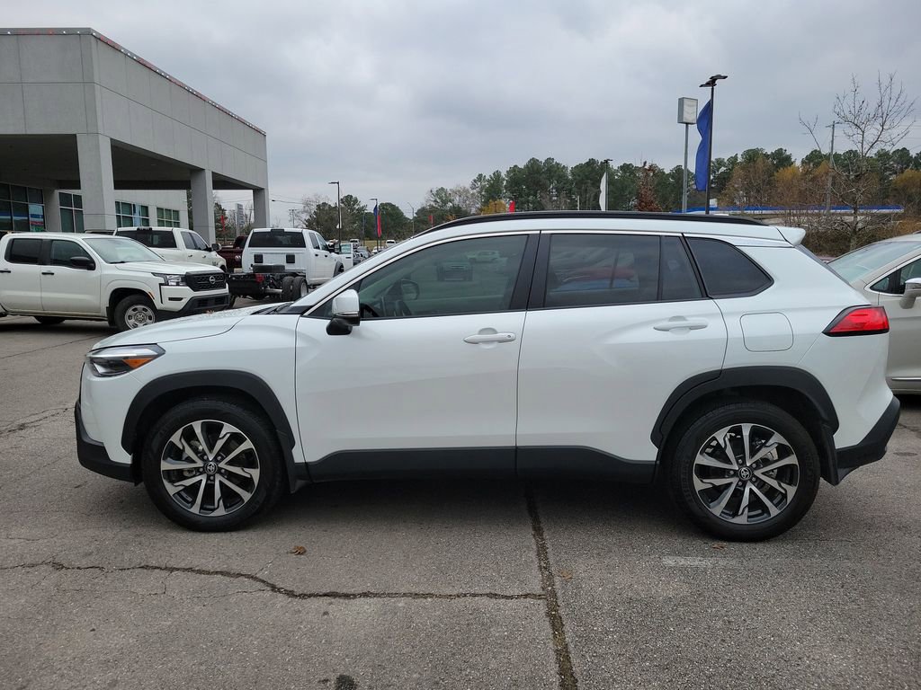 Used 2024 Toyota Corolla Cross XLE image 6