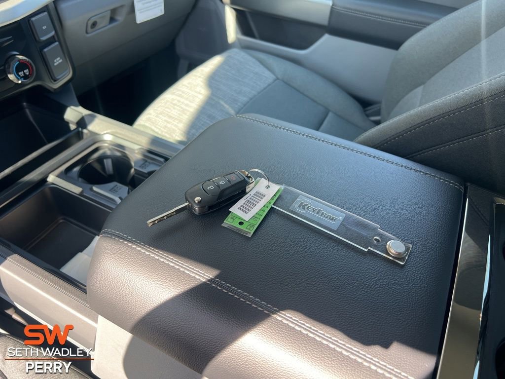 New 2026 Ford F250 XLT w/ FX4 Off-Road Package image 24