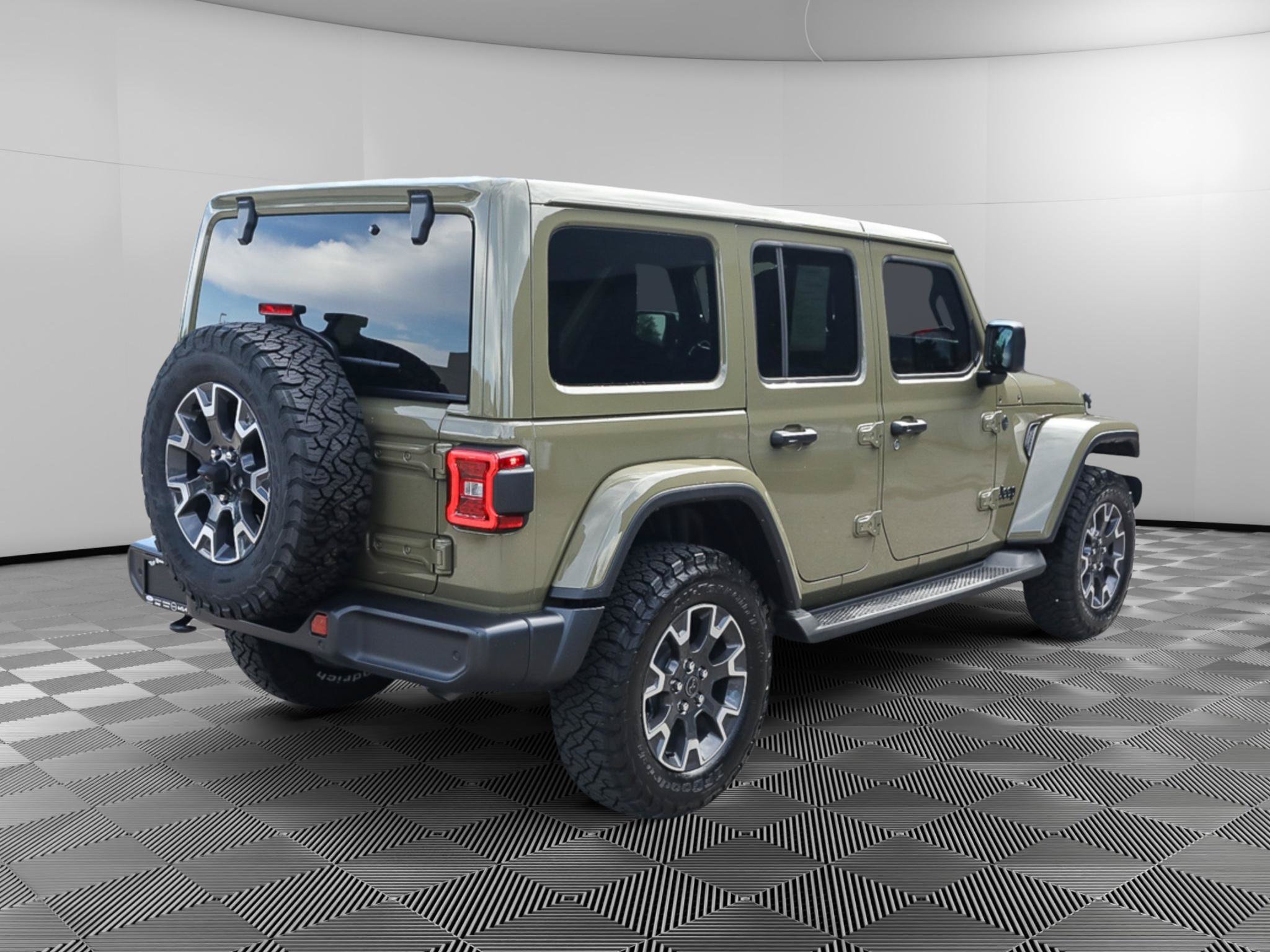 Used 2026 Jeep Wrangler Unlimited Sahara AWD/4WD image 7