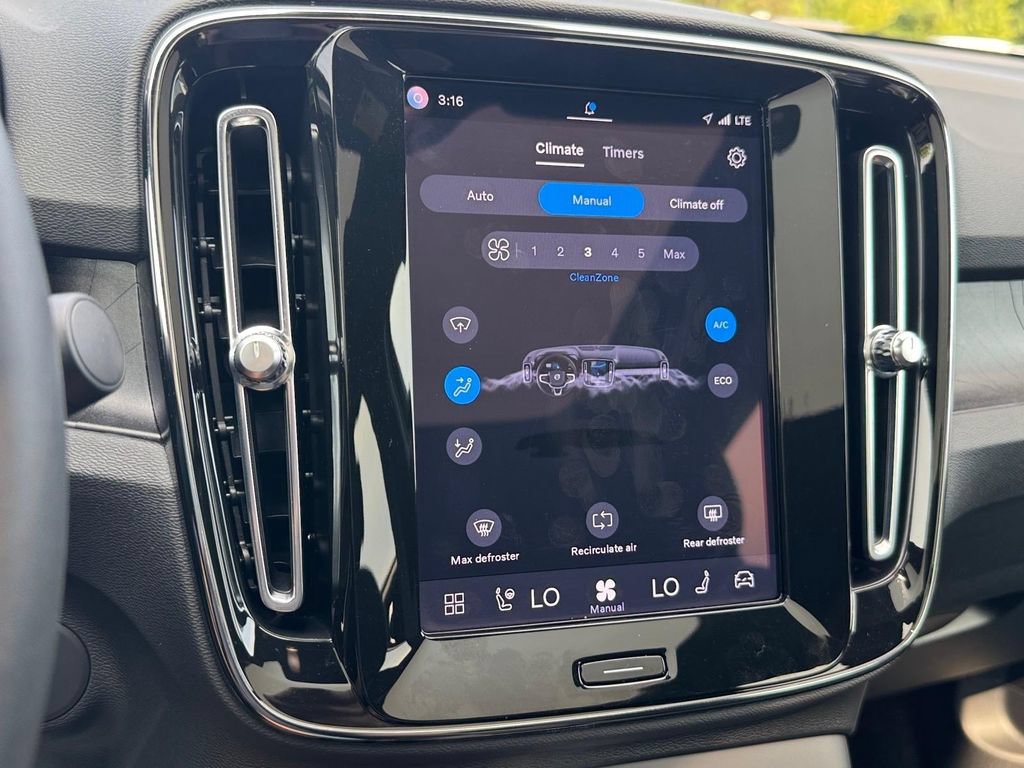 Certified 2023 Volvo C40 P8 Recharge Plus w/ Climate Package AWD/4WD image 16